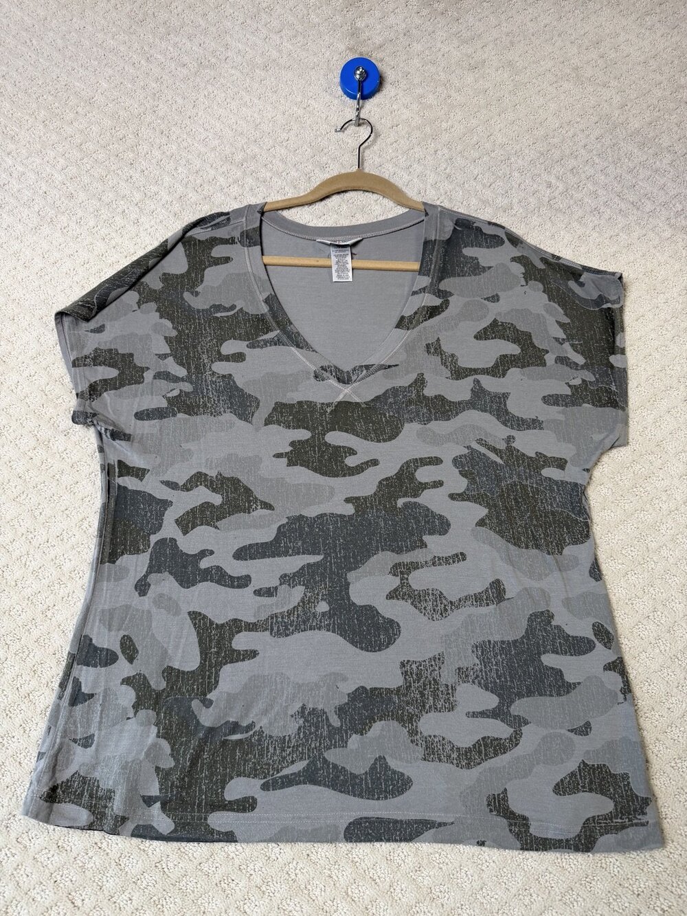 Tail Hard T-Shirt Womens Gray V-Neck Short Sleeve Siro Micro Stretch Size L